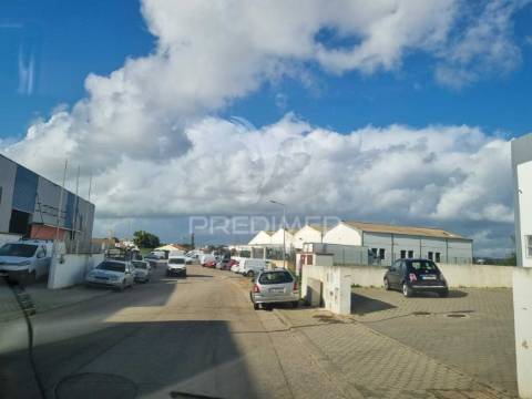 Loja/armazém – oportunidade para investidores, pateiro