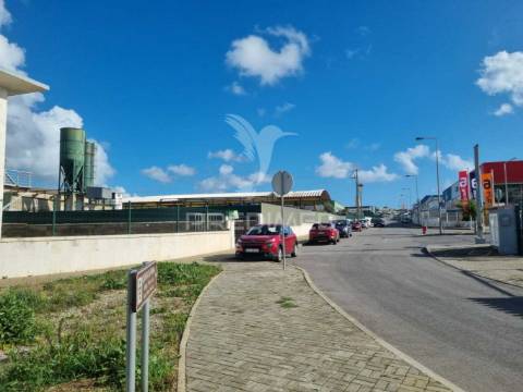Loja/armazém – oportunidade para investidores, pateiro