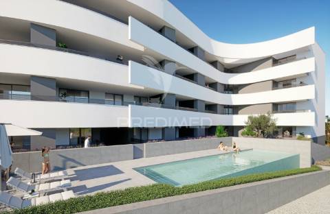 T2 novo no porto de mós em lagos com piscina e estacionamento privado