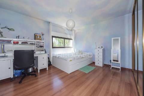 Lisboa / olivais ( próximo ao novo hospital de todos os santos ) - moradia  t6 + 1 com piscina