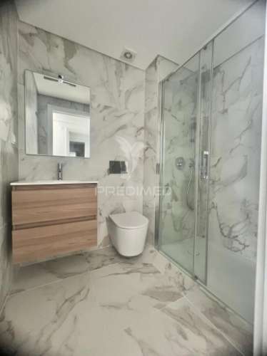 Apartamento t3 c/ suíte, 2 lugares parqueamento e arrecadação