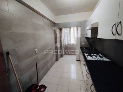 Apartamento com varanda e elevador