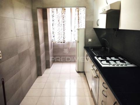 Apartamento com varanda e elevador