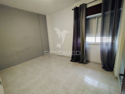 Apartamento com varanda e elevador