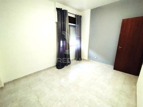 Apartamento com varanda e elevador