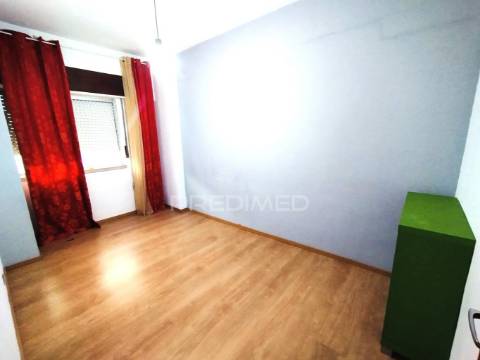 Apartamento com varanda e elevador