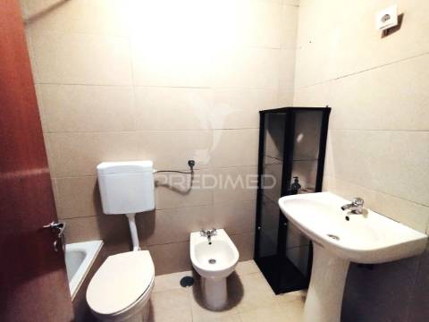 Apartamento com varanda e elevador