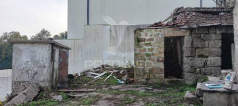 Moradia para recuperar com terreno
