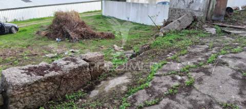 Moradia para recuperar com terreno