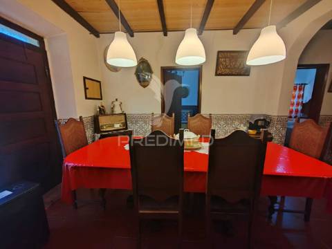 Quintinha / terreno com  23000m2  e moradia t3