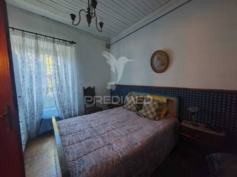 Quintinha / terreno com  23000m2  e moradia t3