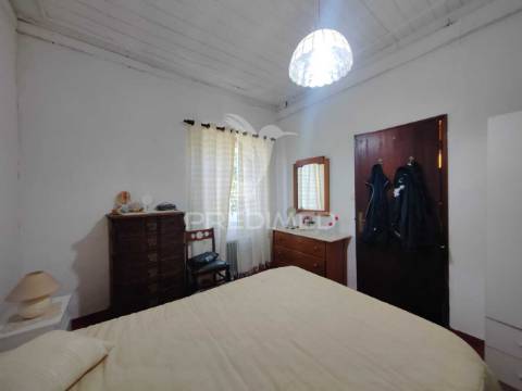 Quintinha / terreno com  23000m2  e moradia t3