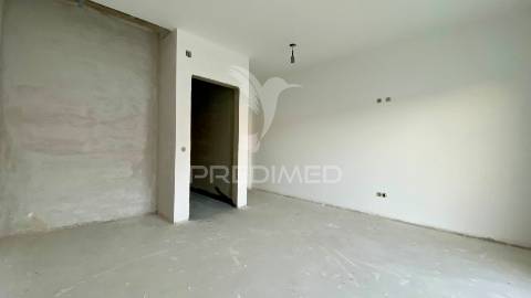 Moradia geminada em rio maior