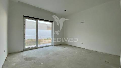 Moradia geminada em rio maior
