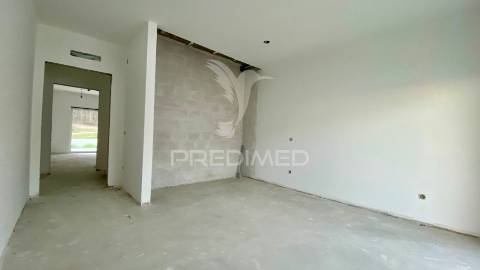 Moradia geminada em rio maior
