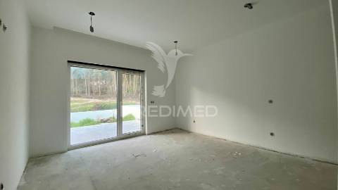 Moradia geminada em rio maior