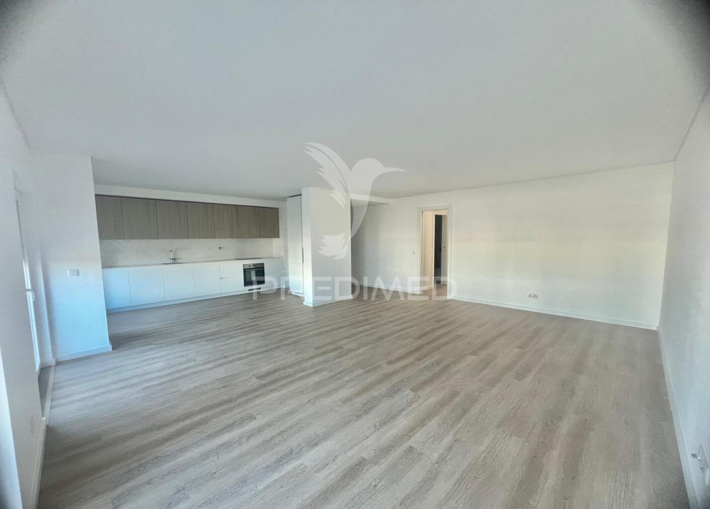 Apartamento t3 c/ suíte, garagem e arrecadação
