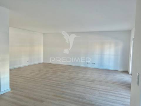 Apartamento t3 c/ suíte, garagem e arrecadação