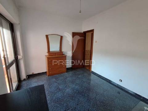 Apartamento t3 para venda – mina de água, amadora