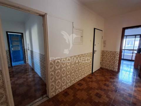 Apartamento t3 para venda – mina de água, amadora