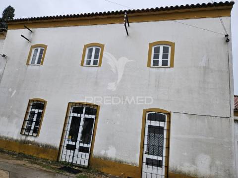 Espaço comercial para arrendamento na vila do crato