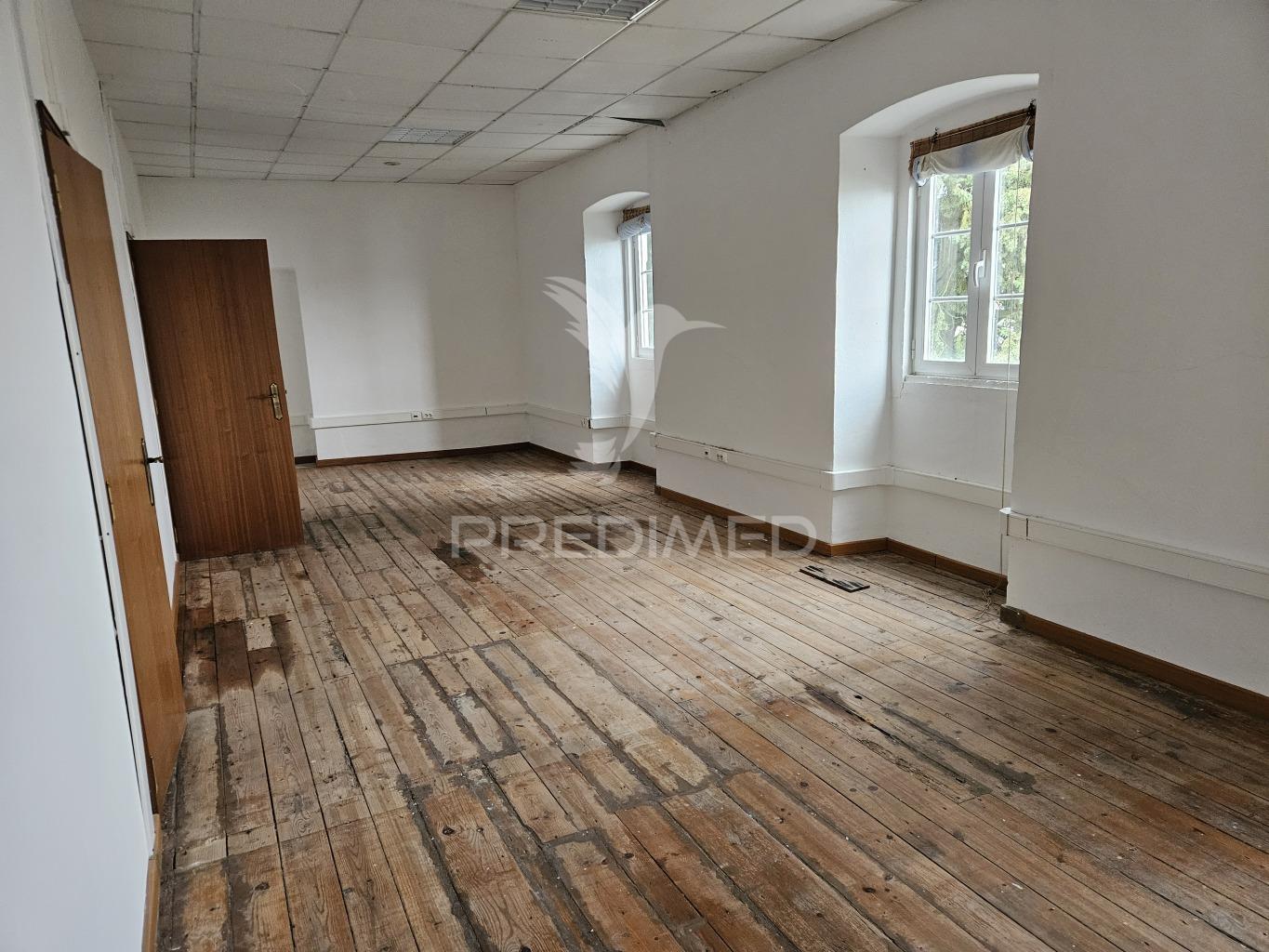 Espaço comercial para arrendamento na vila do crato