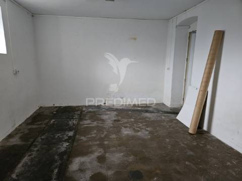 Espaço comercial para arrendamento na vila do crato
