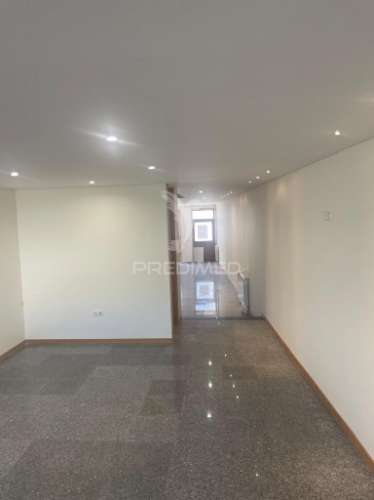 Moradia t4 com jardim - azurara - vila do conde