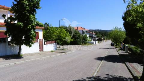 Moradia t4 em constância.