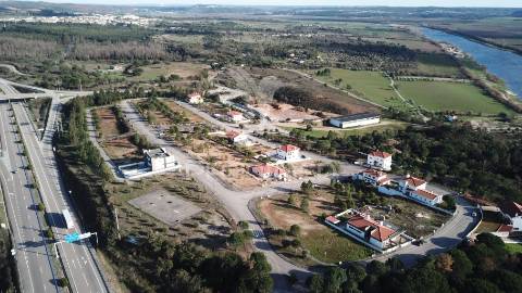 Moradia t4 em constância.