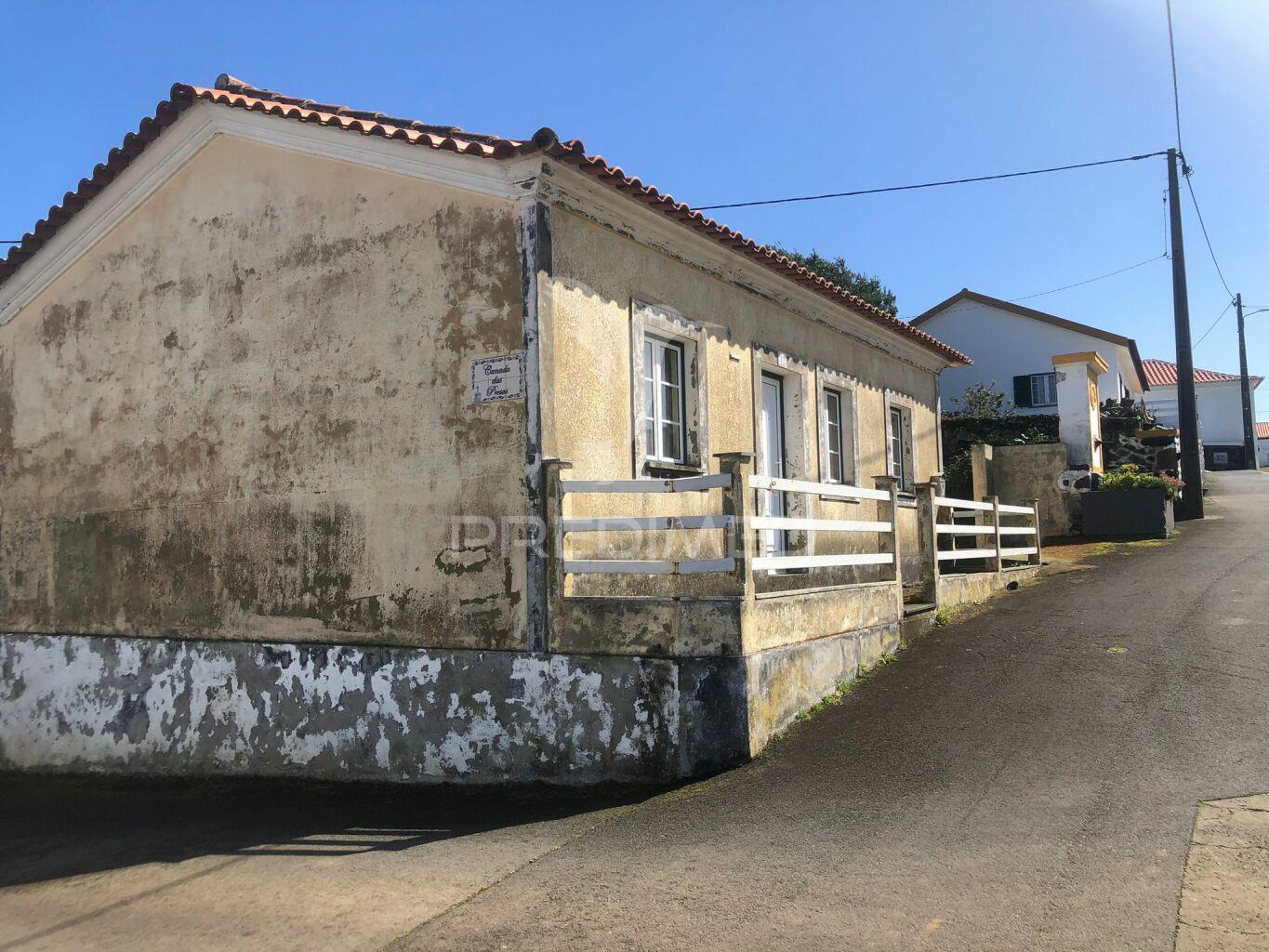 Moradia t4 nos altares em angra do heroísmo