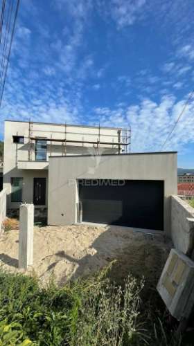 Moradia geminada t3