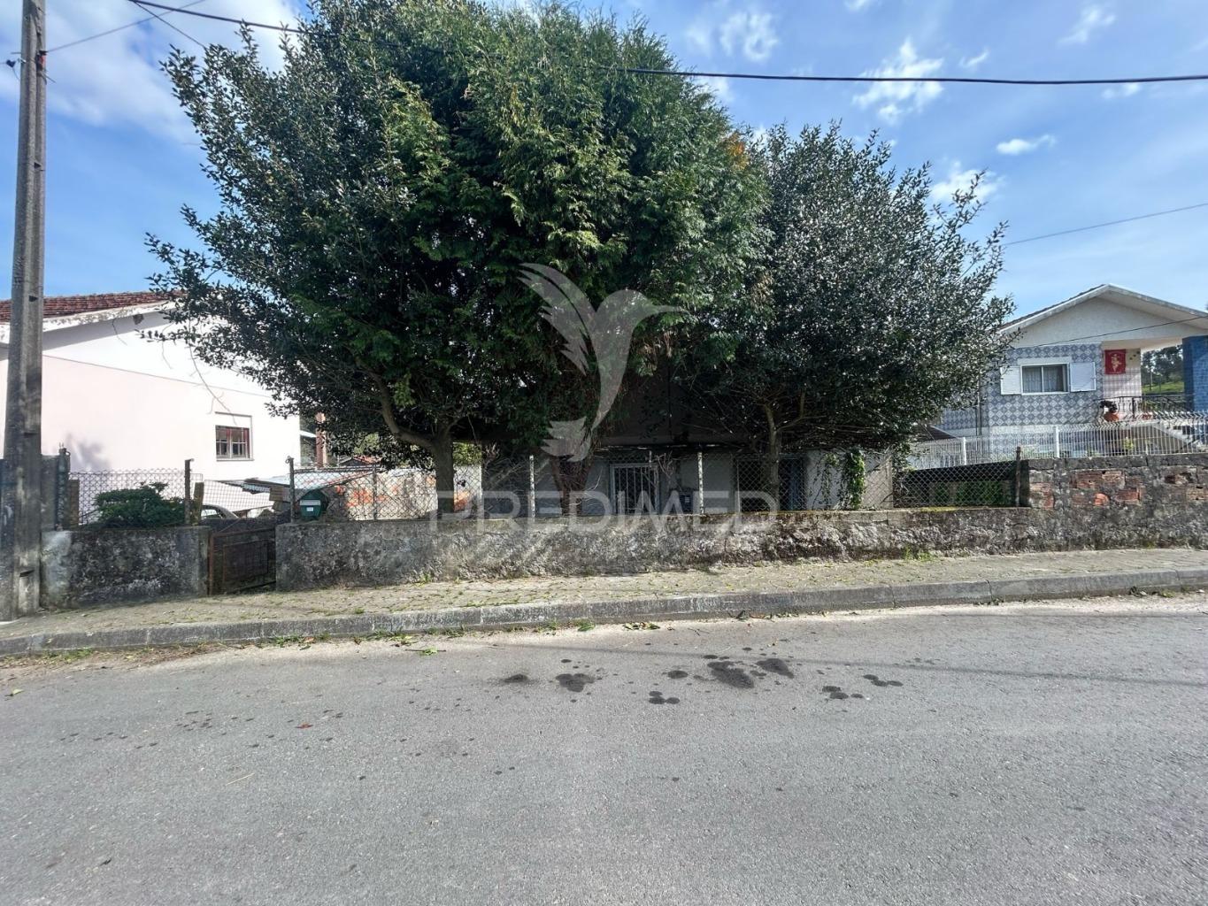 Moradia de 4 frentes à venda em pedroso, vng
