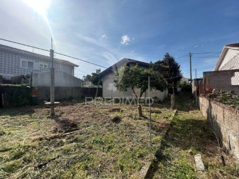 Moradia de 4 frentes à venda em pedroso, vng