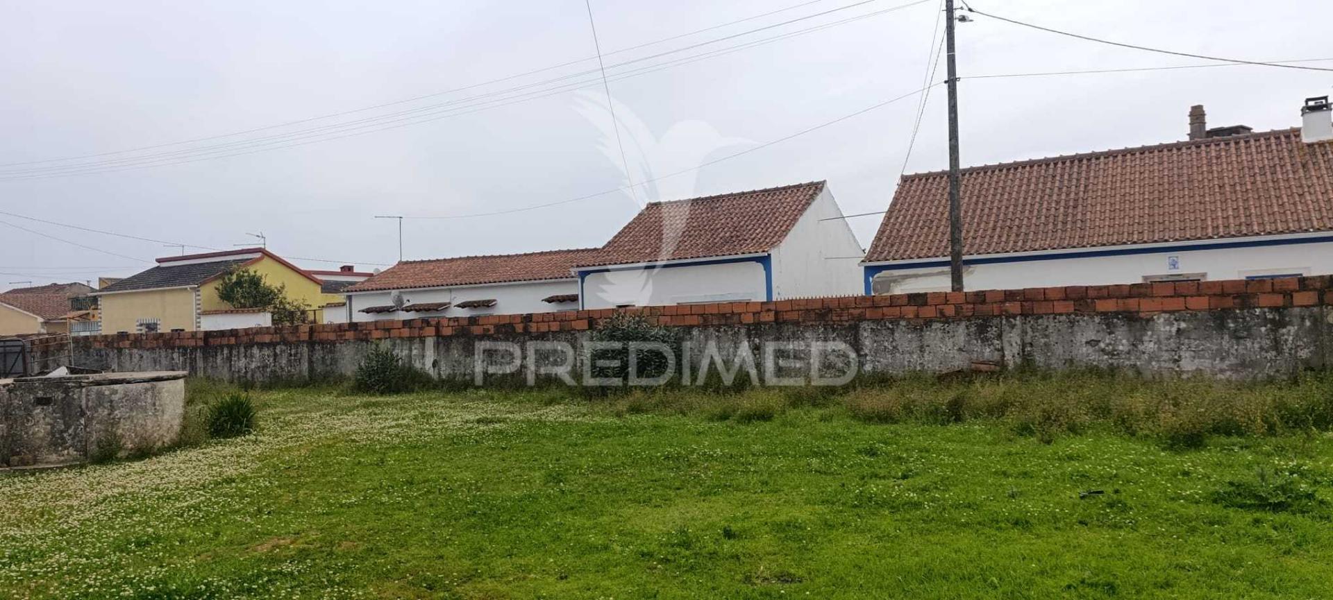 Armazém com terreno urbanizável