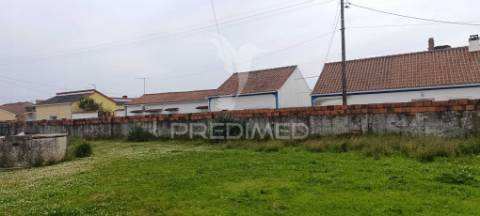 Armazém com terreno urbanizável