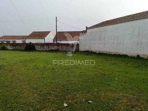Armazém com terreno urbanizável