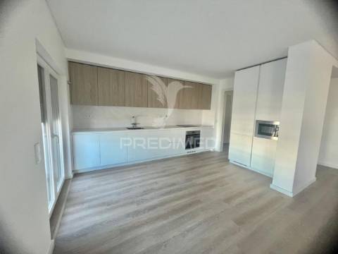 Apartamento t2 c/ suíte, garagem e arrecadação