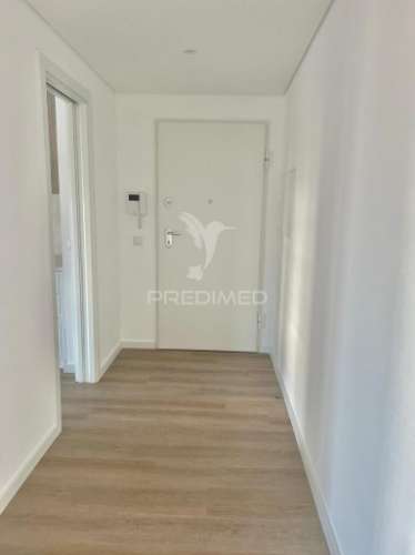 Apartamento t2 c/ suíte, garagem e arrecadação