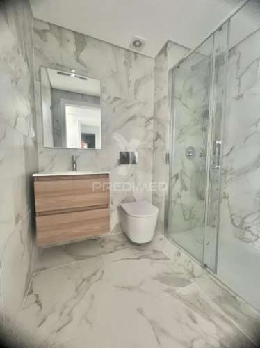 Apartamento t2 c/ suíte, garagem e arrecadação