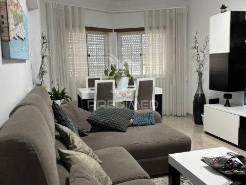 Apartamento t2 com garagem fernão ferro