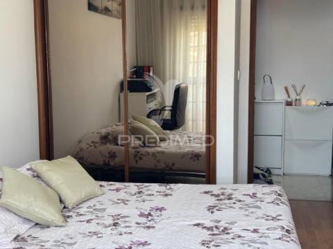 Apartamento t2 com garagem fernão ferro