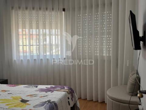 Apartamento t2 com garagem fernão ferro