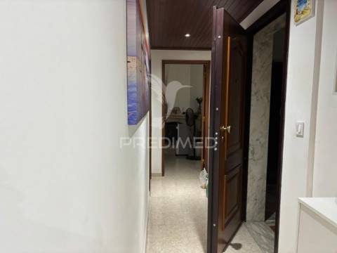 Apartamento t2 com garagem fernão ferro