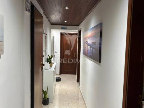 Apartamento t2 com garagem fernão ferro