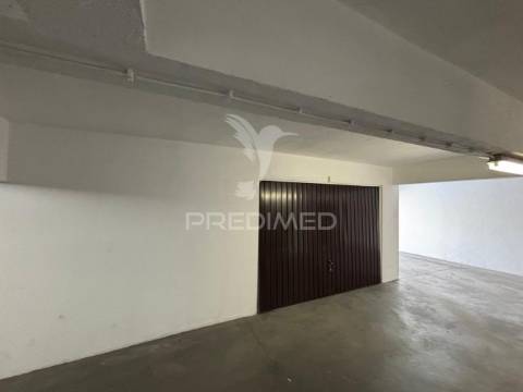 Apartamento t2 com garagem fernão ferro
