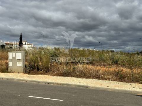 Lote para construir moradia e piscina a 2km da praia