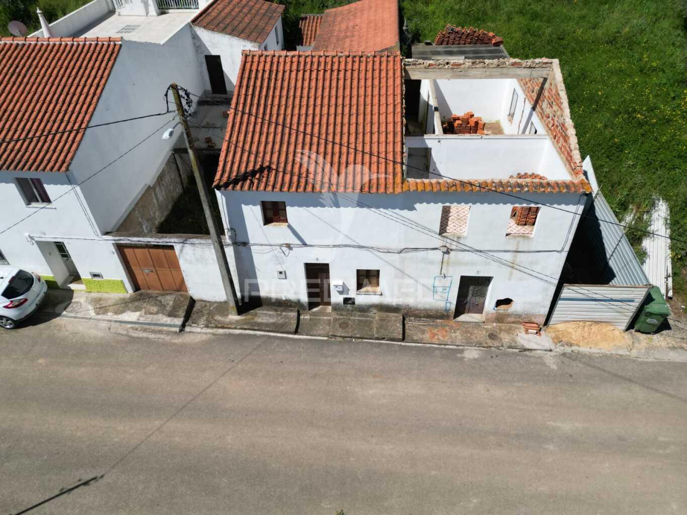 Moradia na aldeia - são marcos da serra