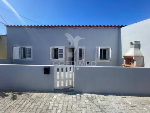 Moradia totalmente remodelada - setúbal