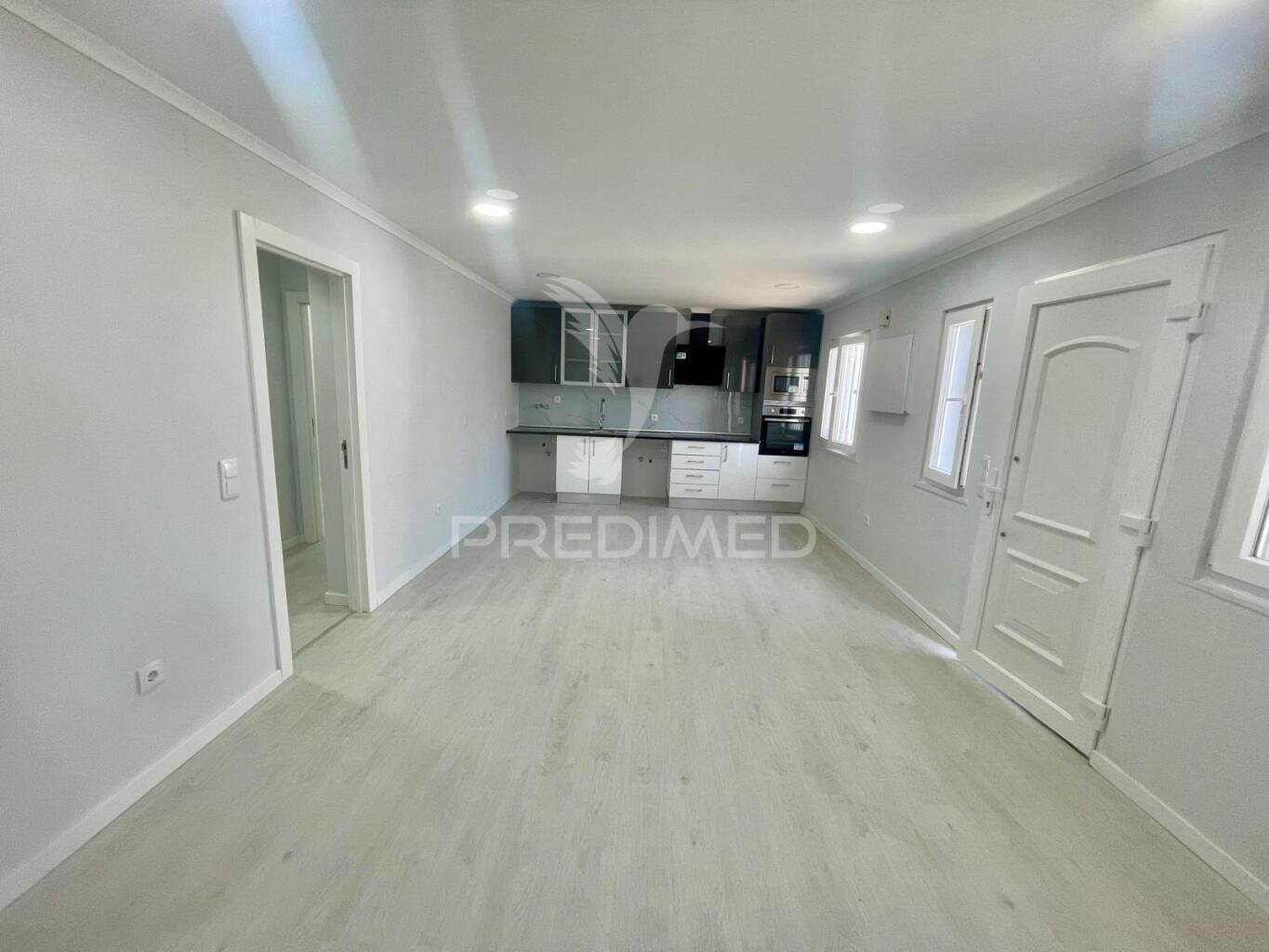 Moradia totalmente remodelada - setúbal